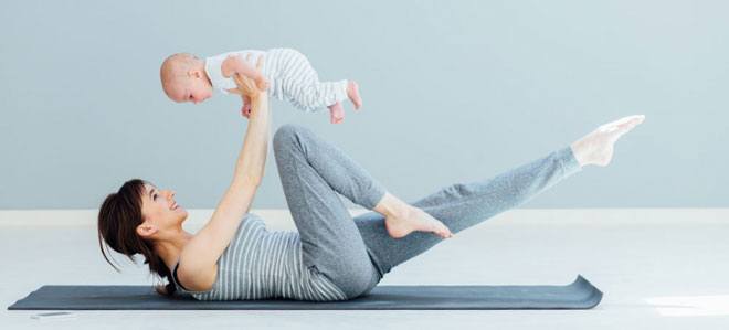 начинать упражнения после родов нужно постепенно, с самых простых, тратя на них всего по 20-30 минут в день.