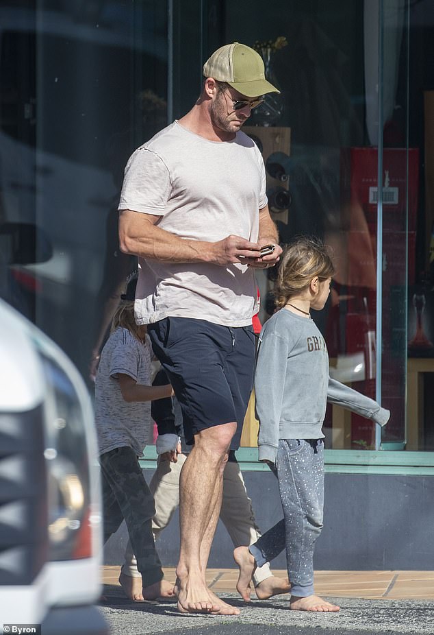 Keeping it casual: The barefoot Australian actor kept a low profile as he ran errands with the couple